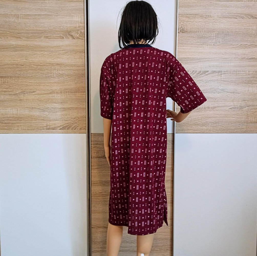 Schönes Kleid in Burgunderrot 