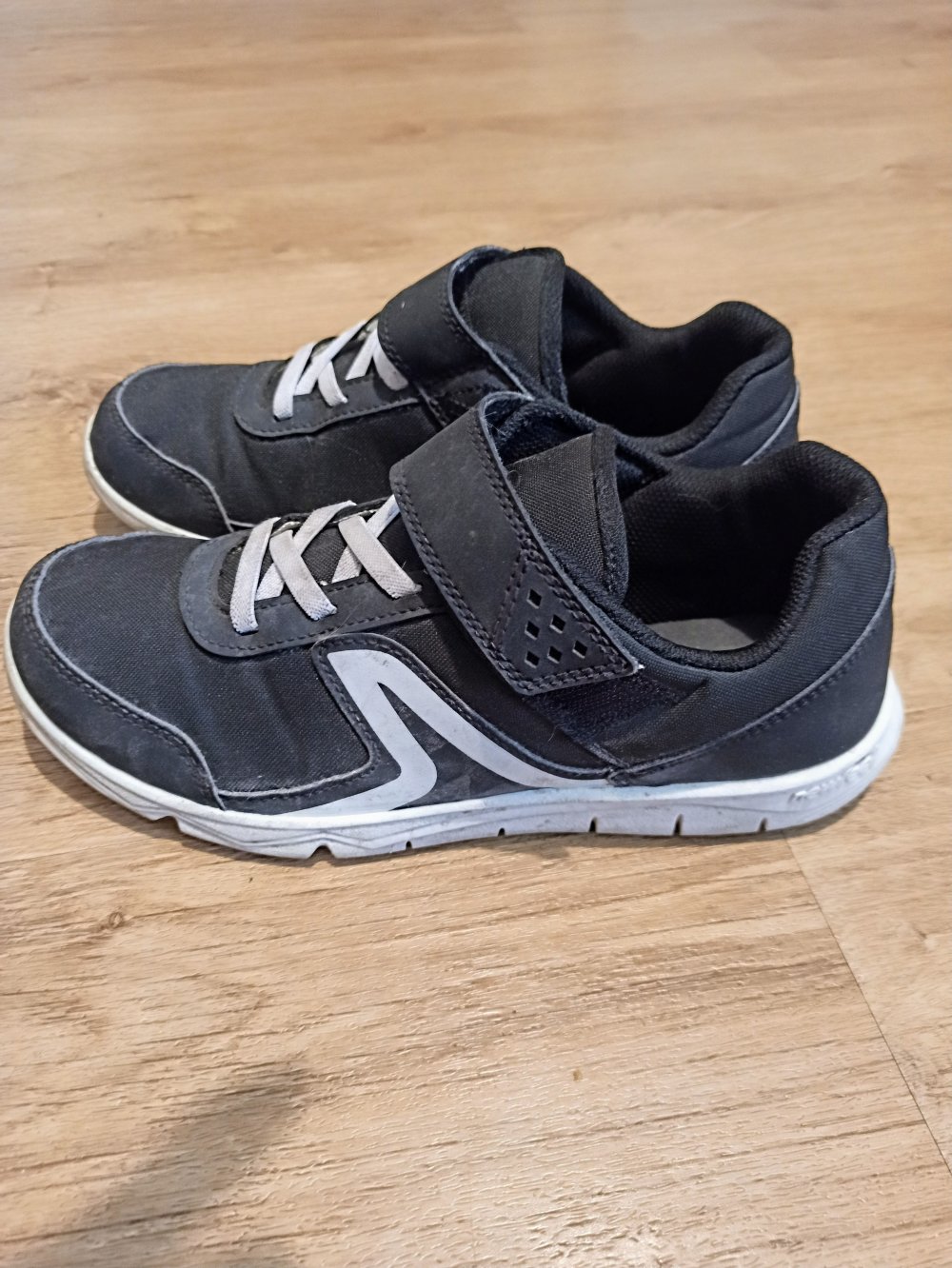Sehr schöne Sneakers in schwarz von Decatlon