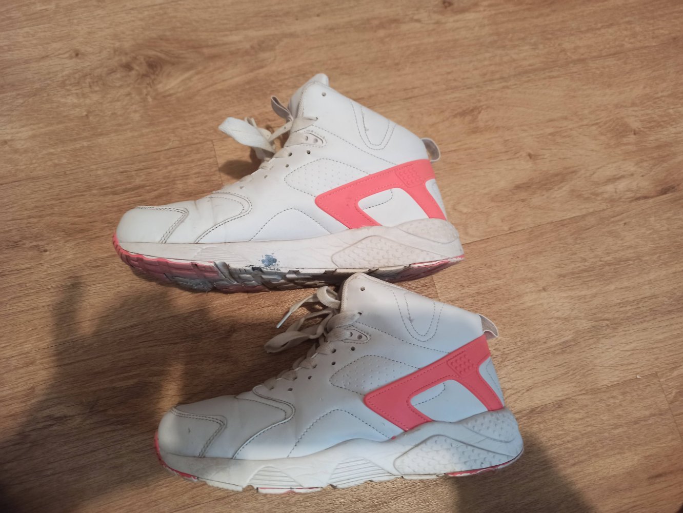 Sehr schöne Sneakers in weiß von Road Star