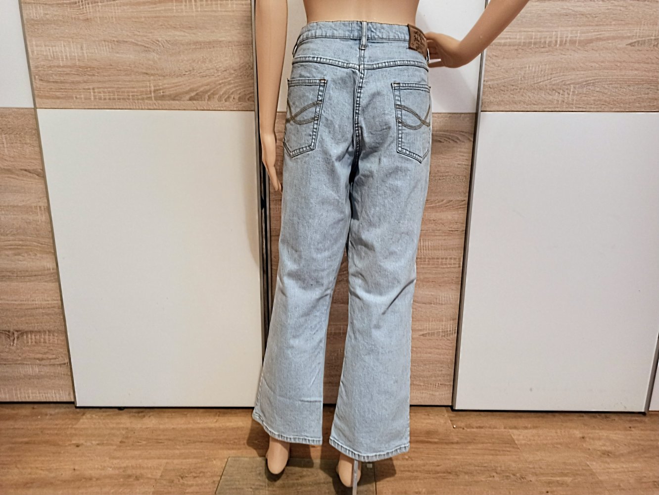 Schöne Jeanshose in helem blau von John Baner