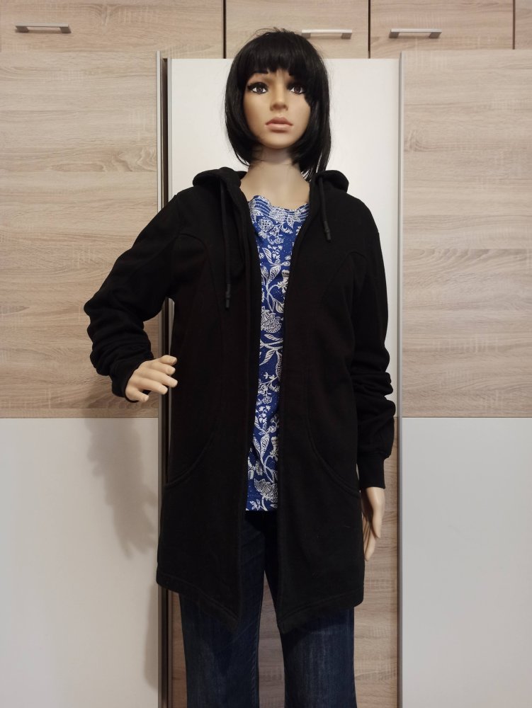 Schöne Cardigan in schwarz und Kapuze von FSBN