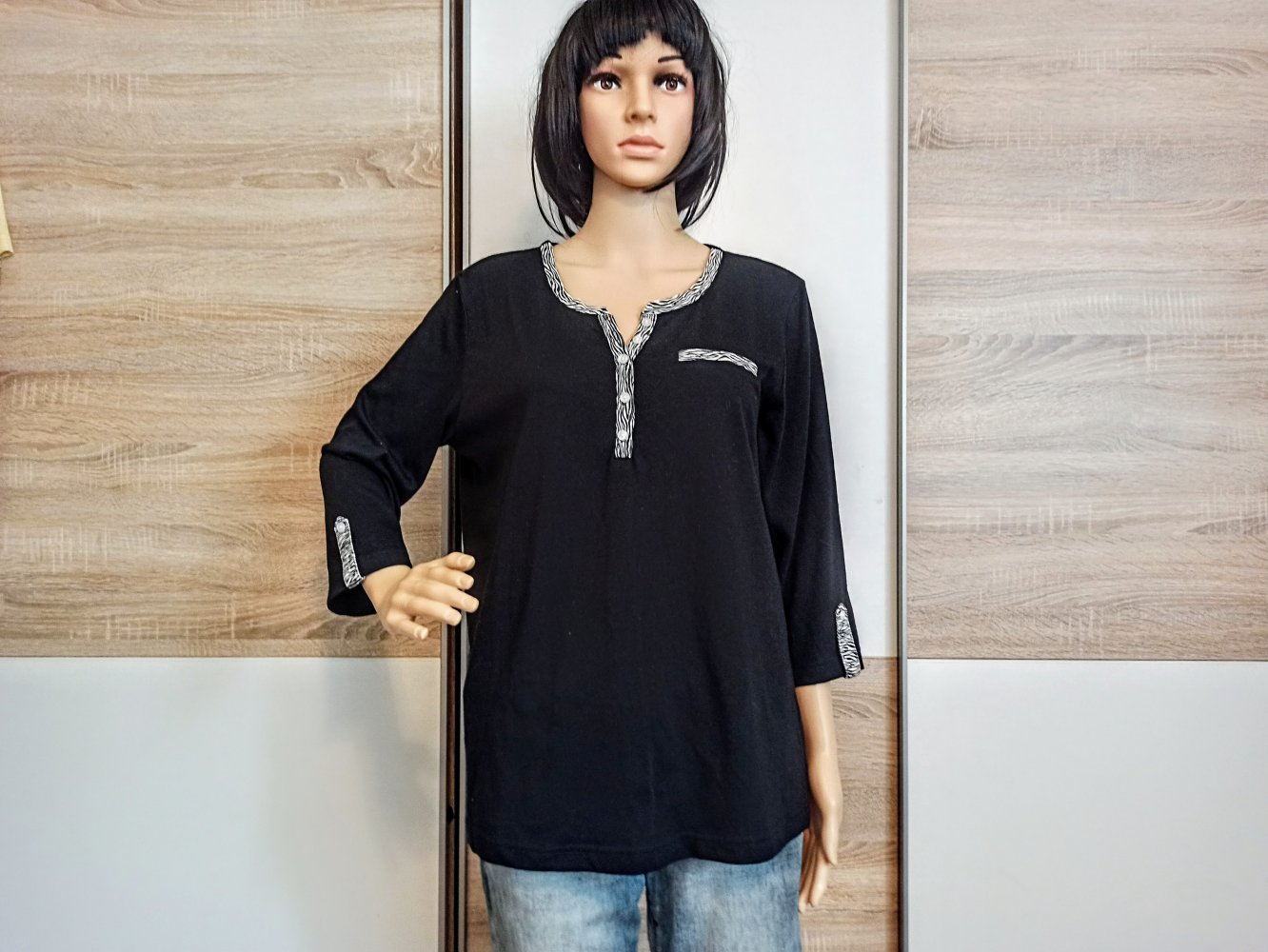 Schönes Langarm-Shirt in schwarz von Paola