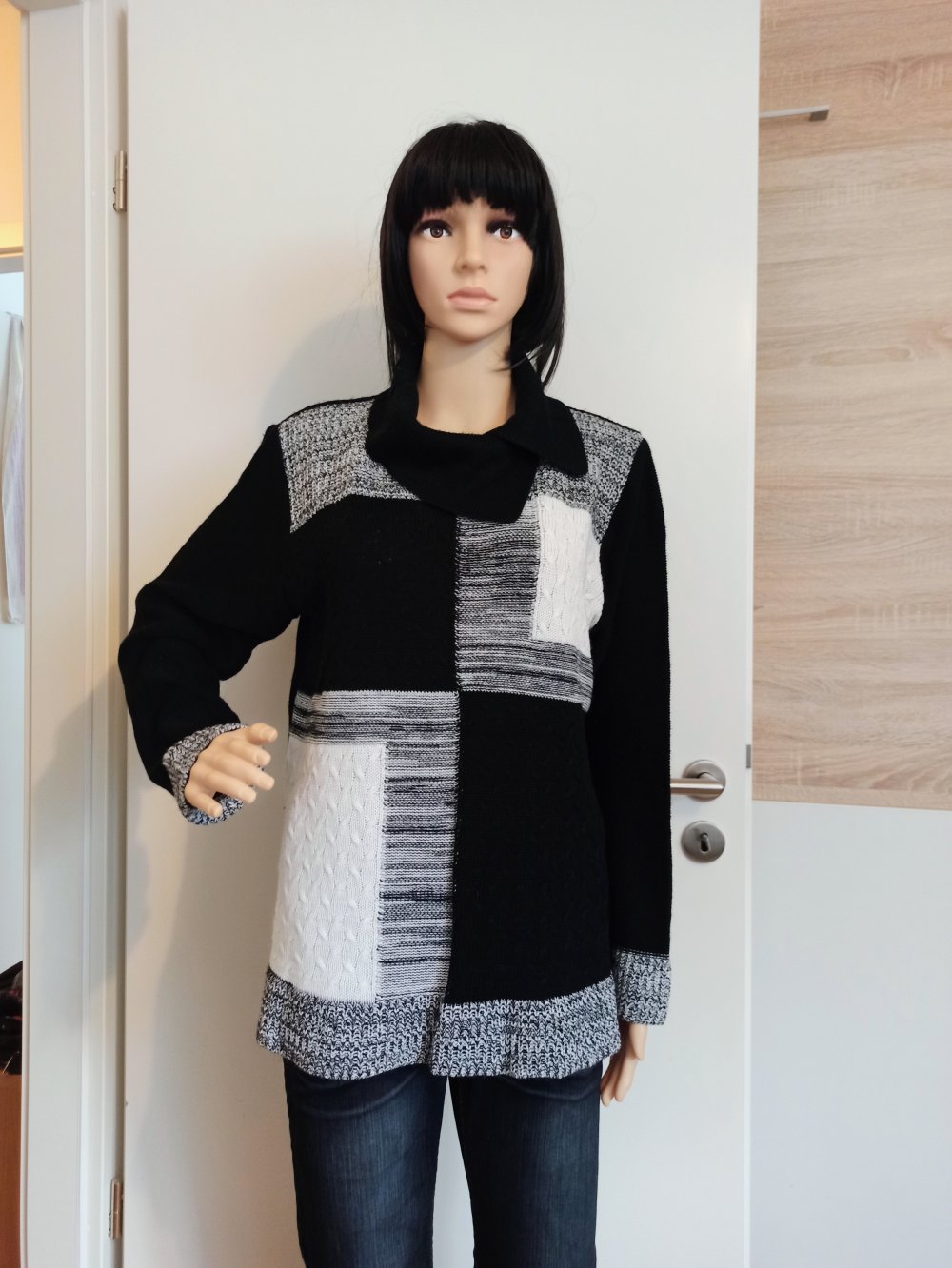 Schöner Pullover schwarz/weiße Quadraten