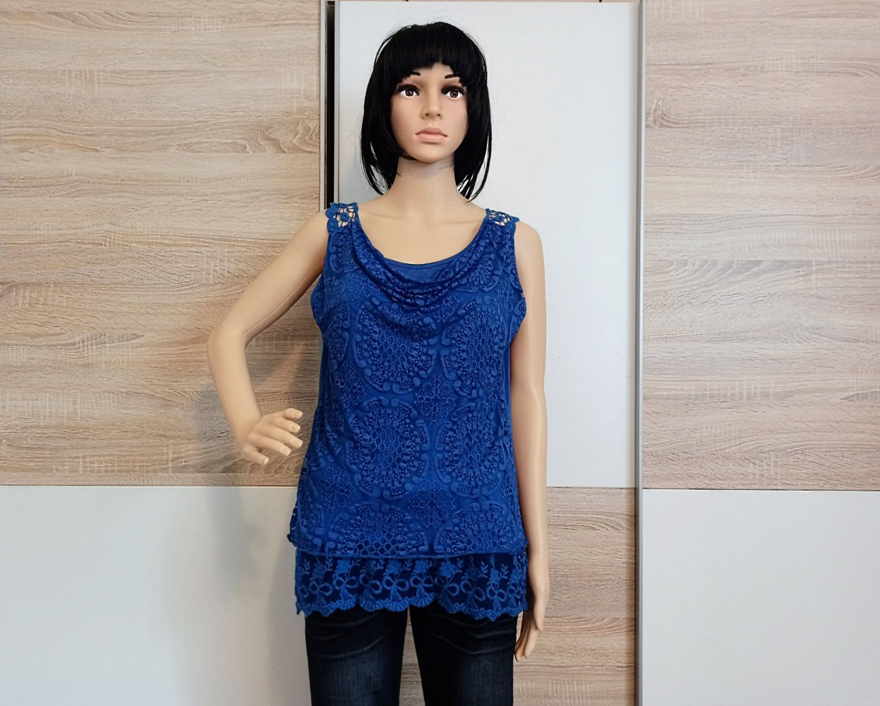 Sehr schöner Top in blau mit Spitze von Made in Italy