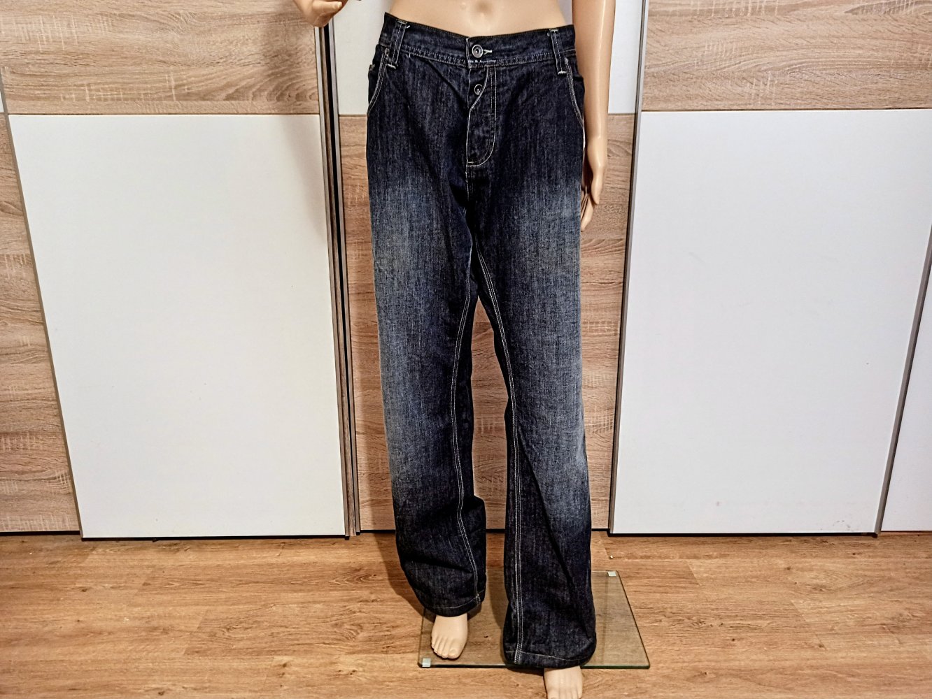 Schöne Jeanshose in dunklem Blau von Camp David