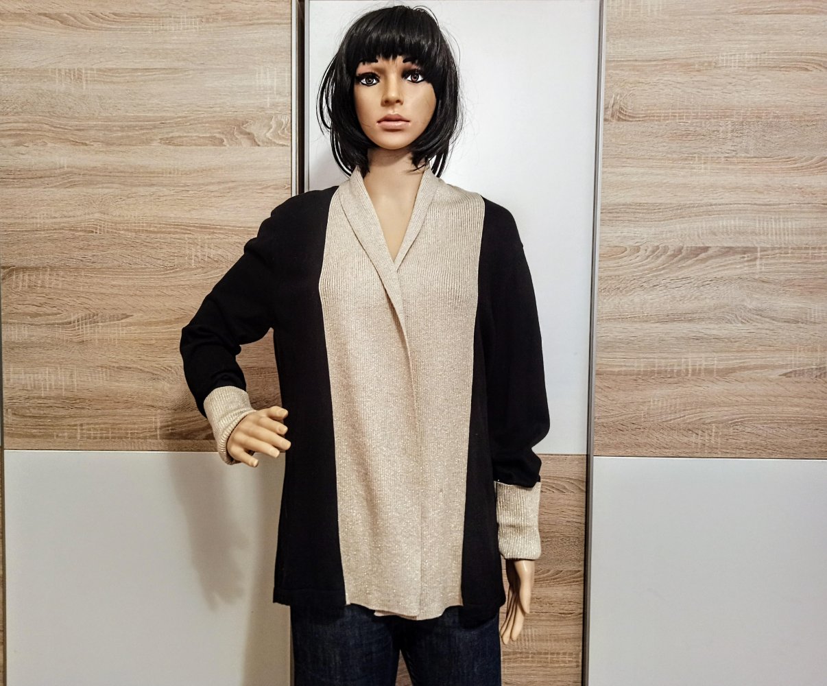 Schöne Jacke in schwarz/creme von Sixth Sense