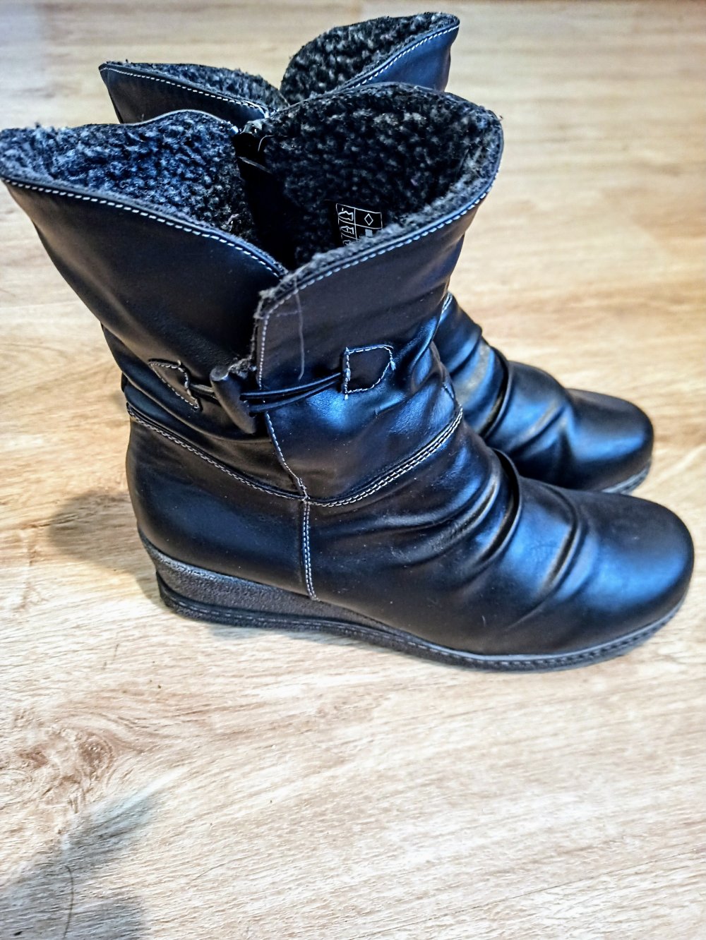 Tolle Stiefeletten in schwarz von Lebua