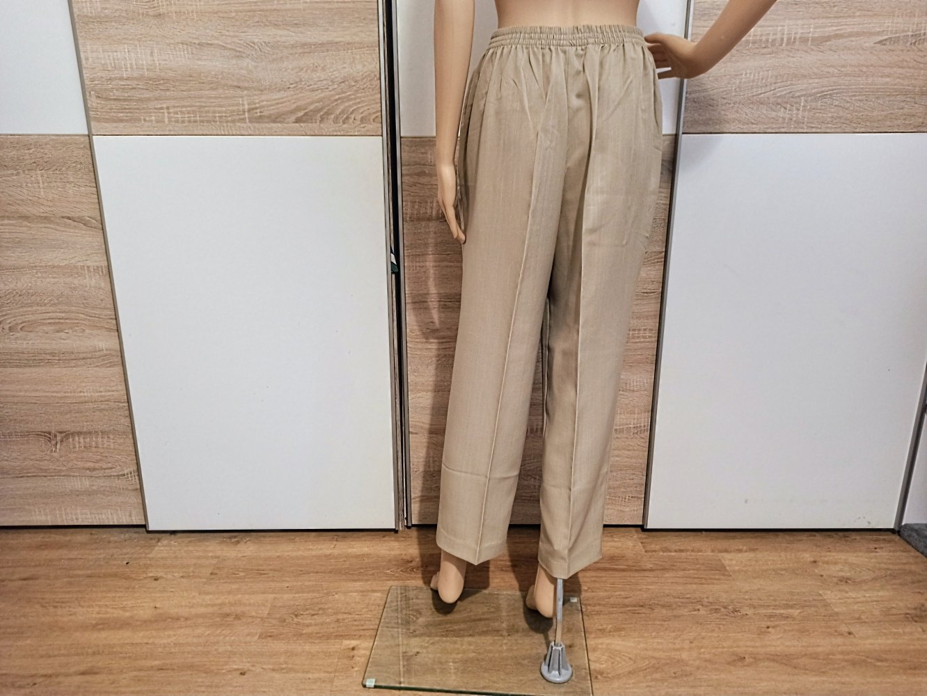 Schöne Hose in beige von Alica