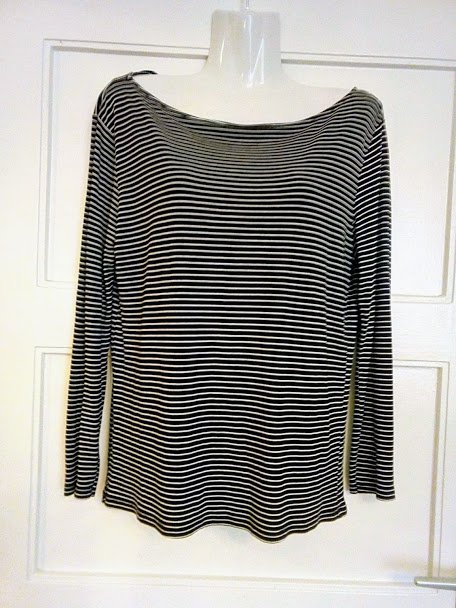 Sehr schöner Langarmshirt mit weise Nadelstreifen