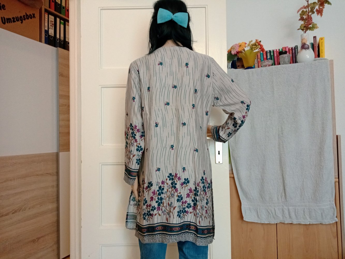 Sehr schöne Tunika in grau mit Blümchen 