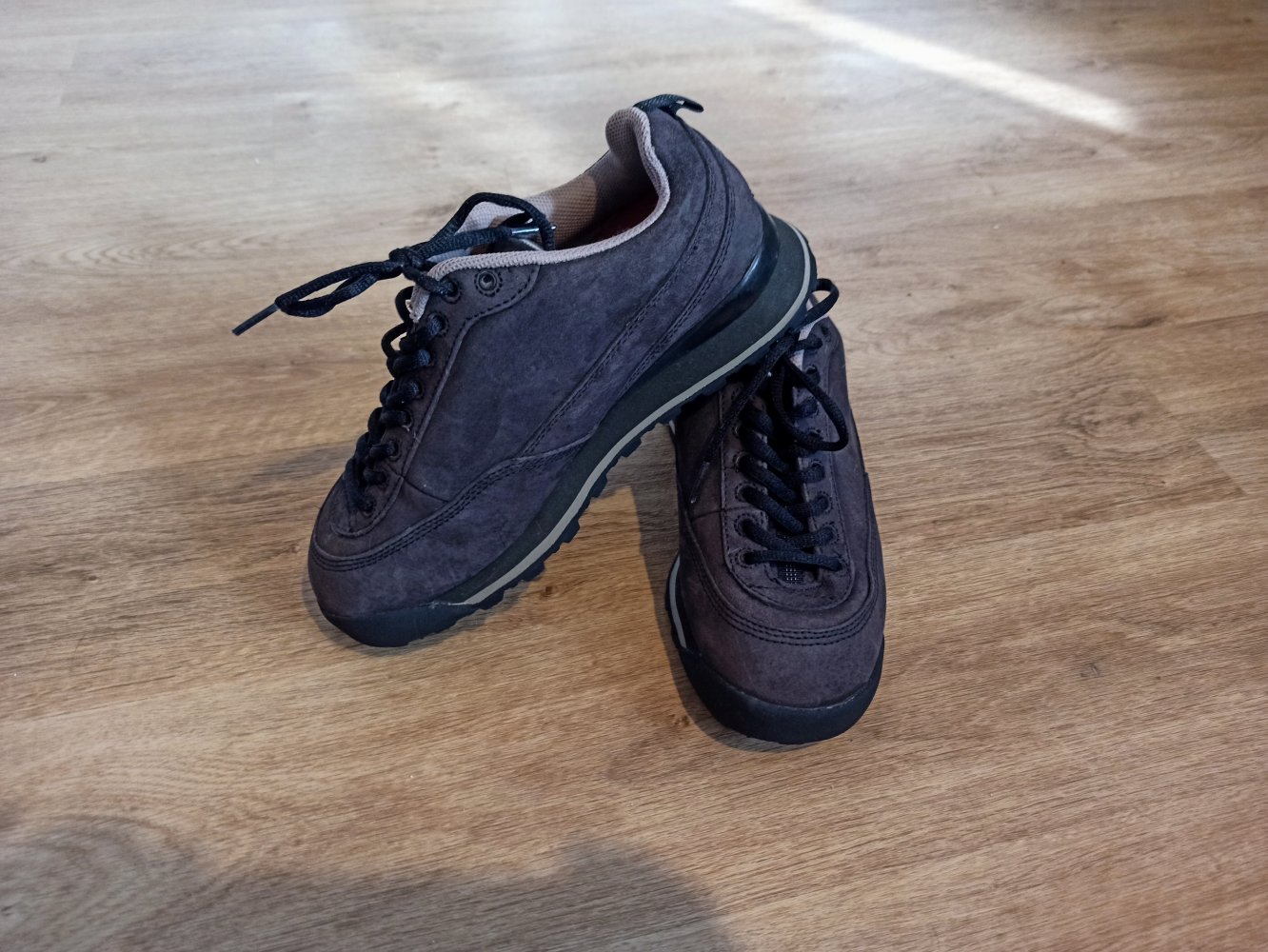 Sehr schöne Sneakers von Cat in braun