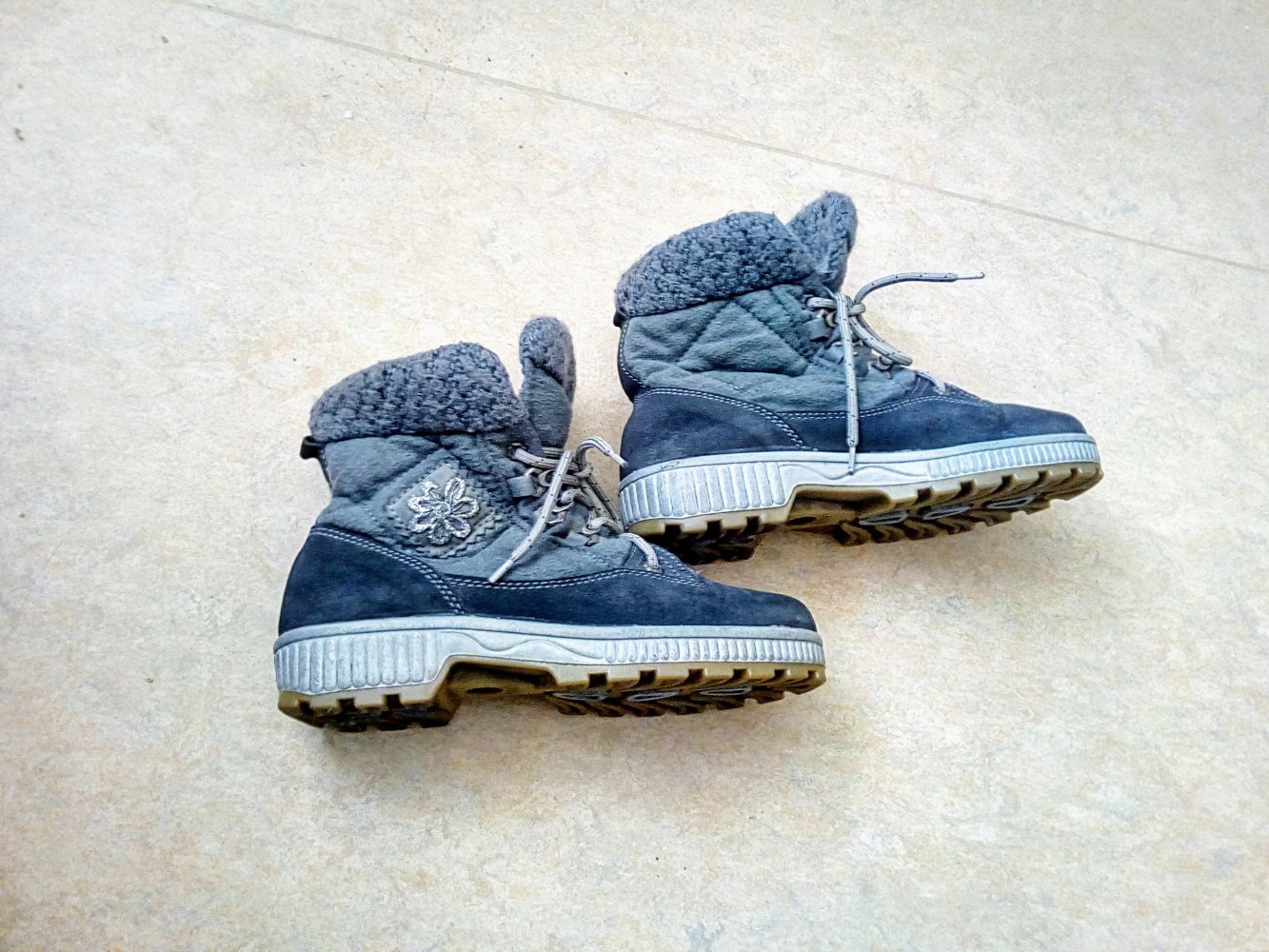 Tolle Boots in Farbe Grau