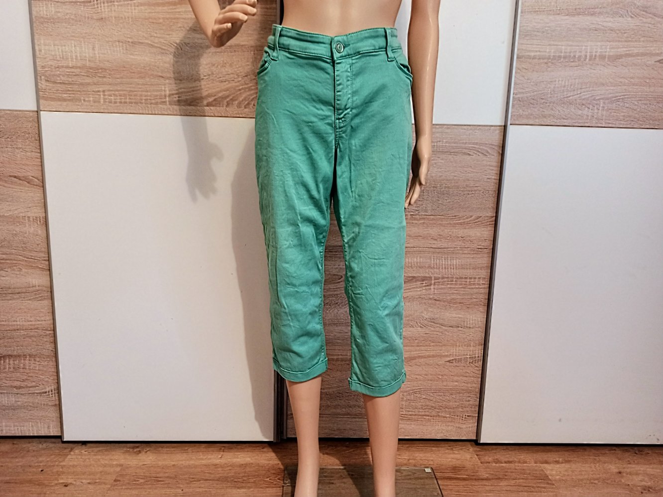 Schöne Capri Hose in grün von Mac