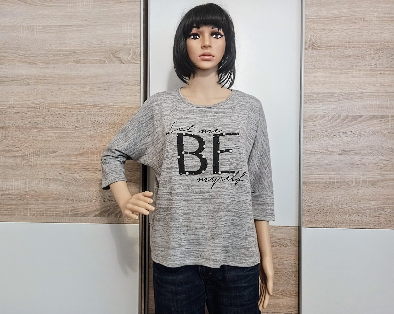 Schönes Langarm-Shirt in grau mit zwei Buchstaben BW von Orsay