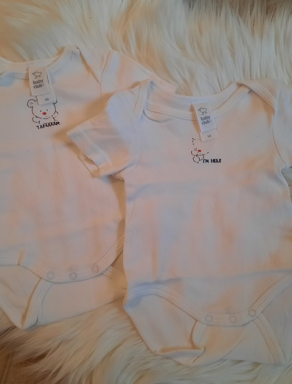 2 Kurzarm-Bodys unisex, Größe 56, C&A