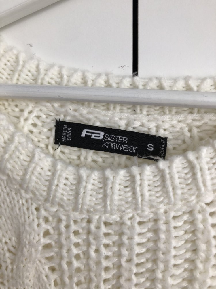 Weisser Pullover