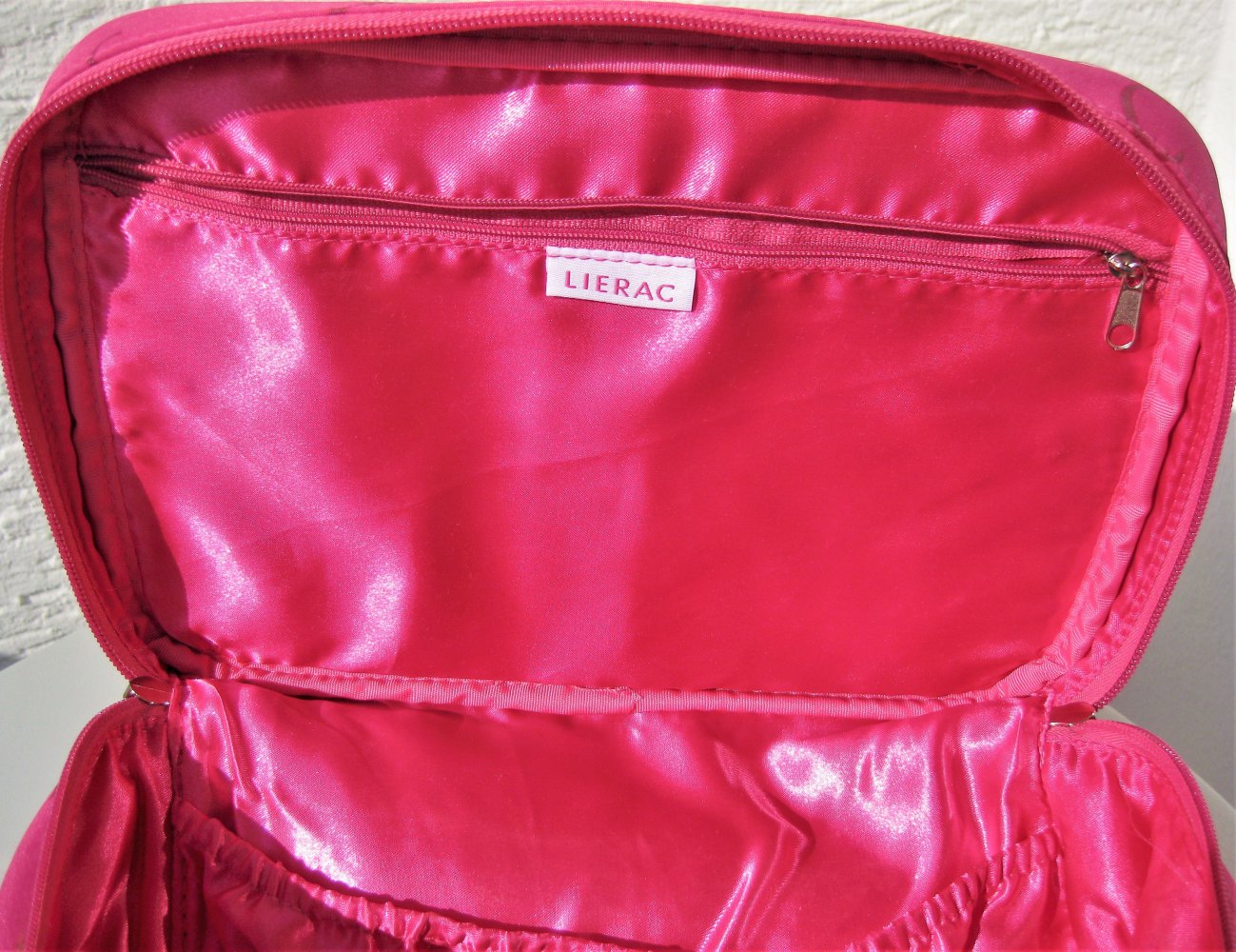 LIERAC  Beauty-case +schöne Größe+soft+ in knalligem LIERAC-PINK