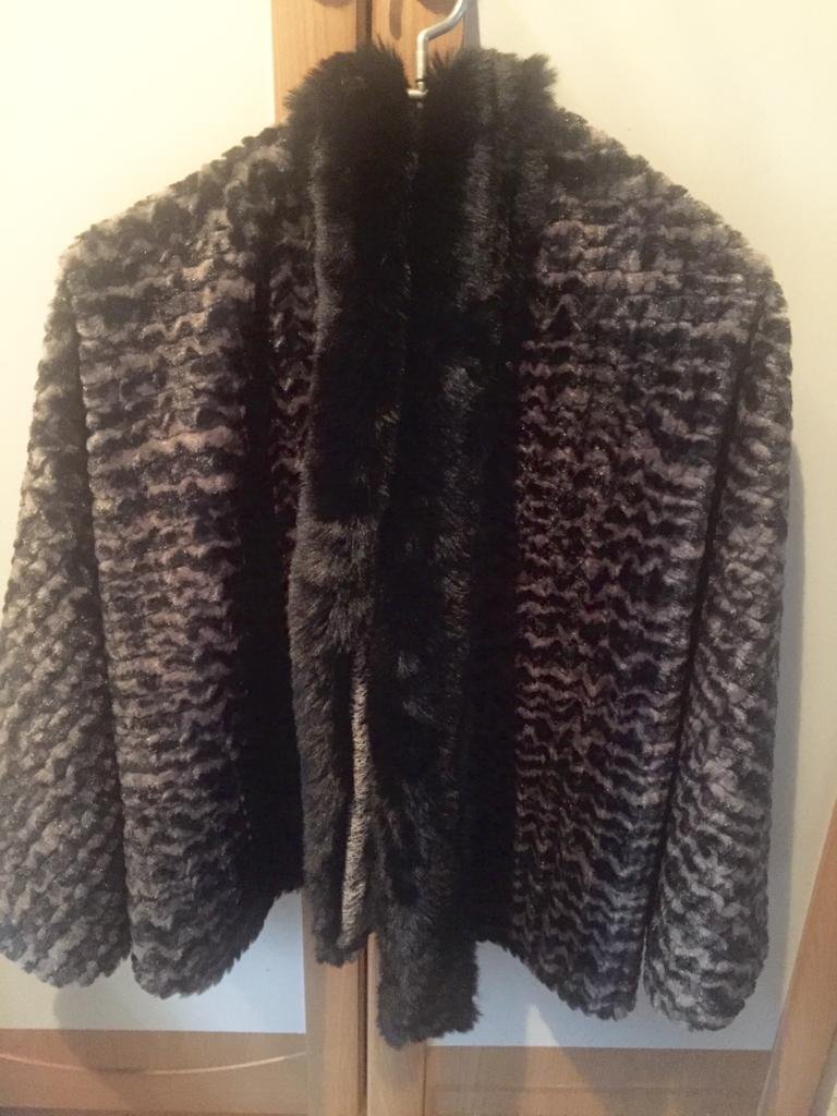 Webpelz Cape 