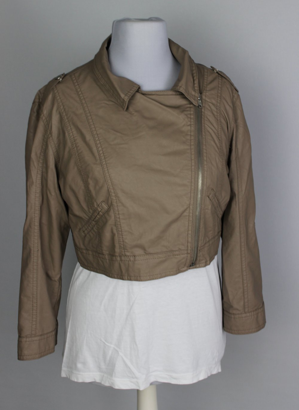 Beige kurze Kunstleder Jacke Gr. L