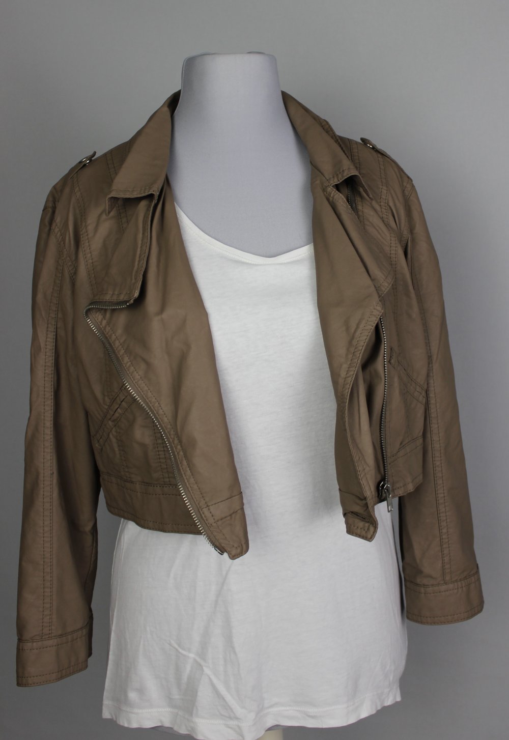 Beige kurze Kunstleder Jacke Gr. L