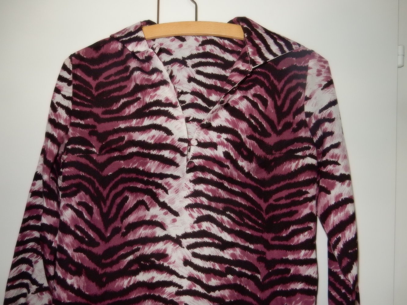 Original 60er/ 70er Bluse, lila Tigermuster
