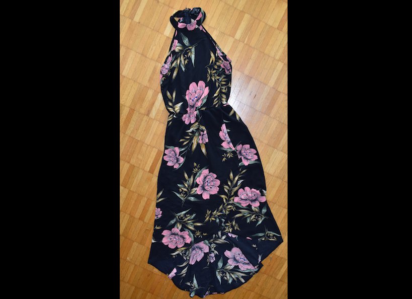 Schwarzes, langes, geblümtes Kleid