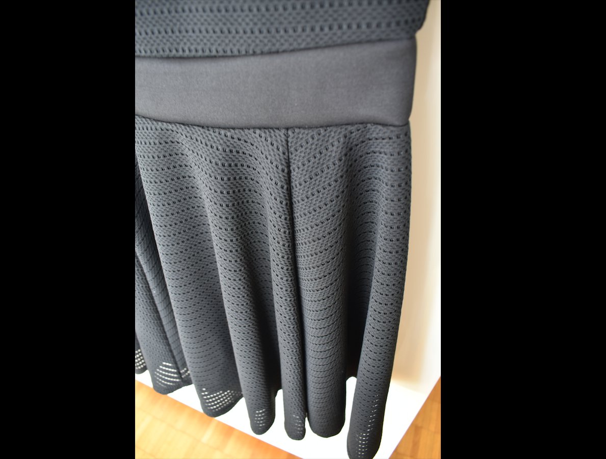 Schwarzes Kleid 