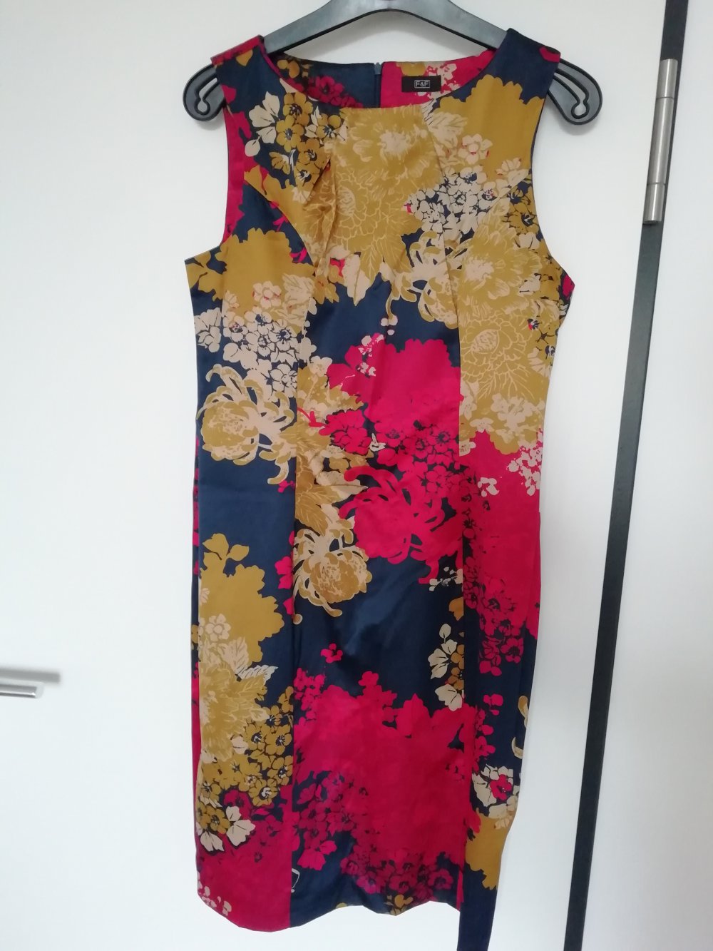 Knee length dress like new