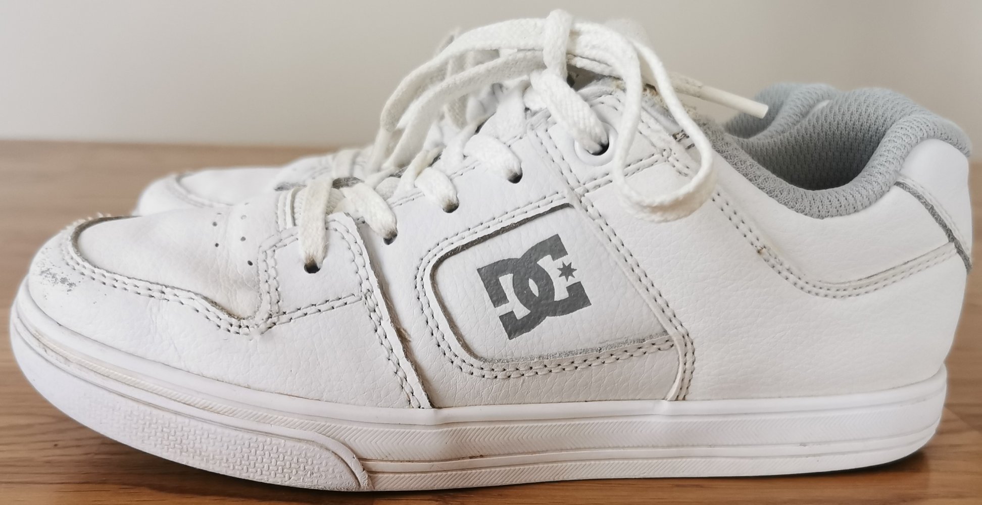 weiße Sneaker von DC Shoes in 32