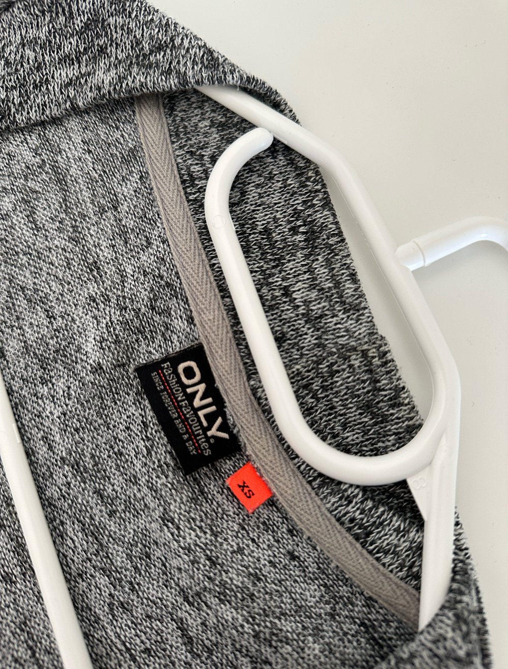 Strickjacke Only grau meliert 34-36