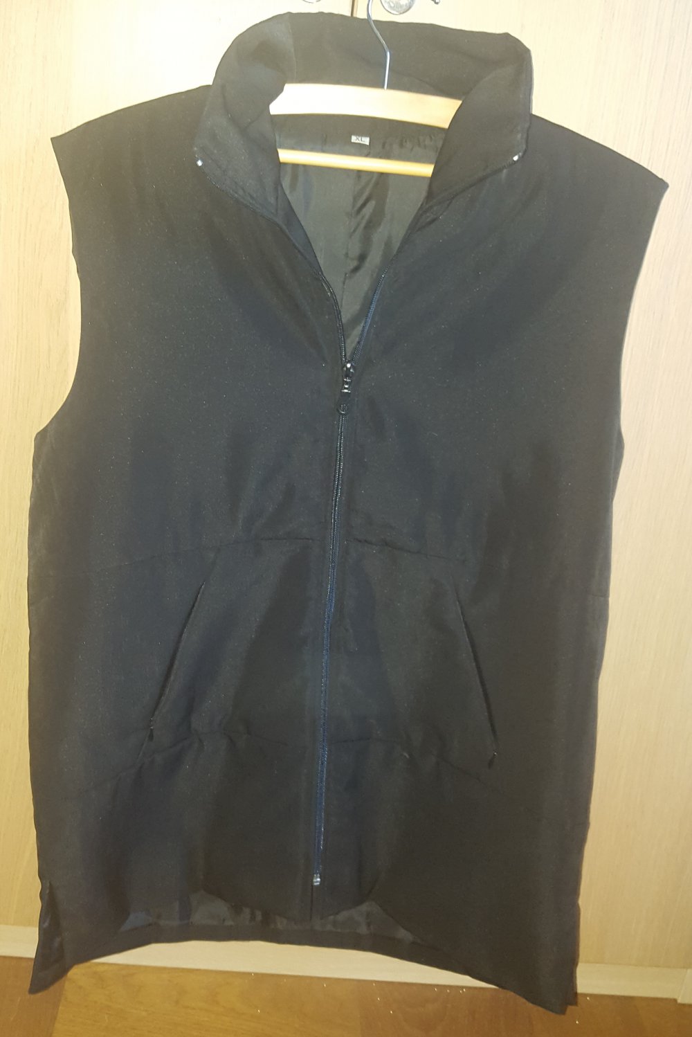 Schwarze leicht wattierte Weste Gr. XL