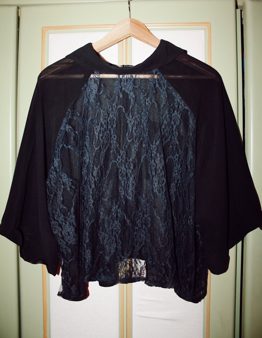Transparente Bluse mit Spitze