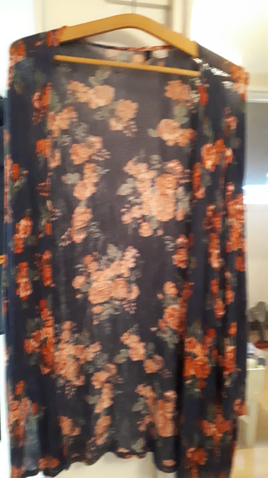 Cardigan mit Blumenmuster