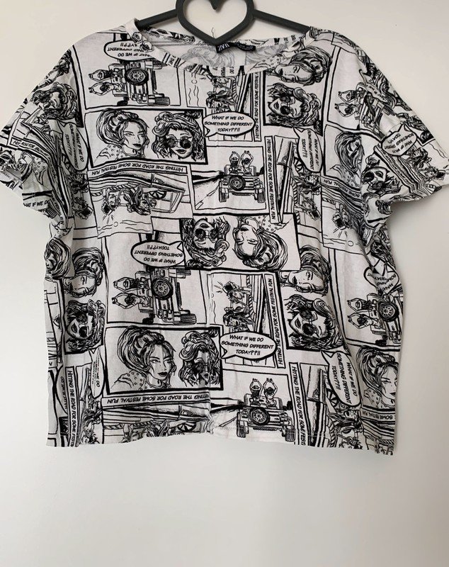 Weißes Tshirt mit Comicmuster von Zara