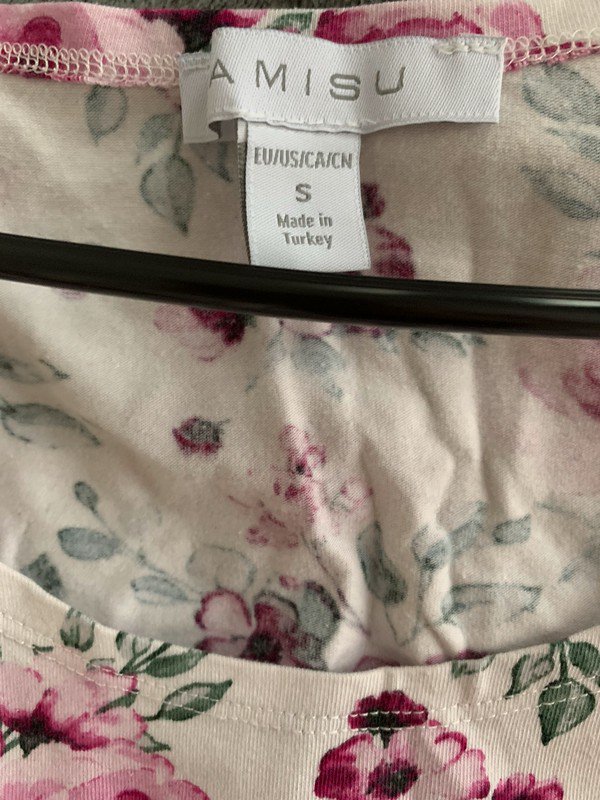 Weißes Tshirt mit Blumenmuster