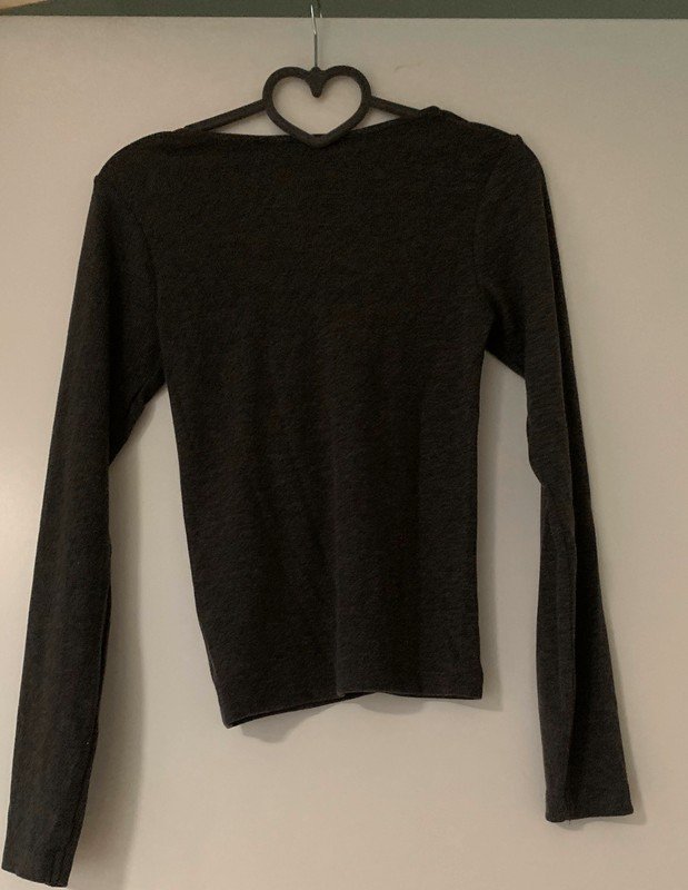 Graues Shirt mit Schnürung