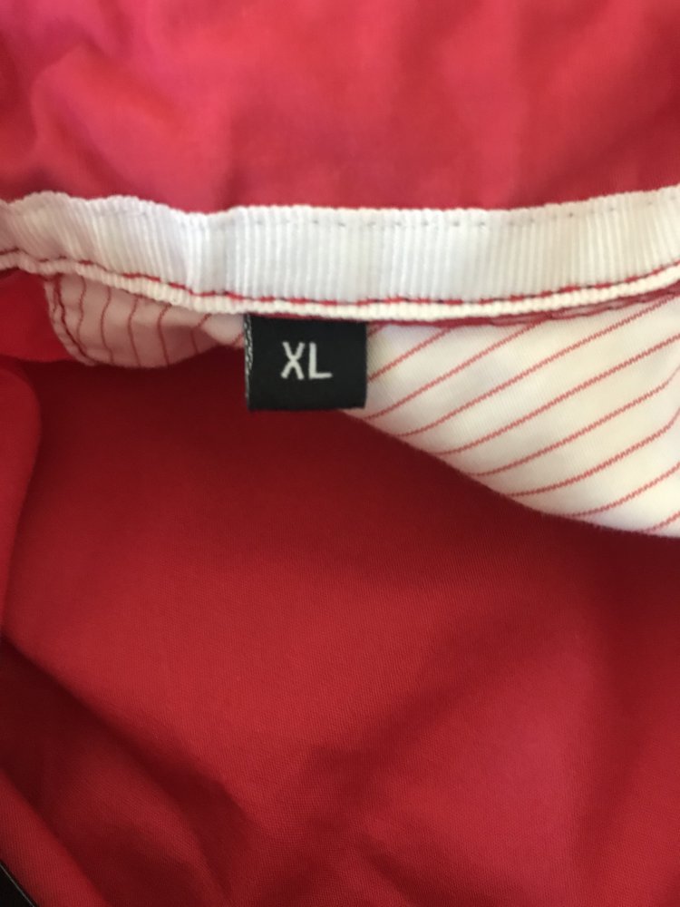 Rotes Kurzarm Shirt 