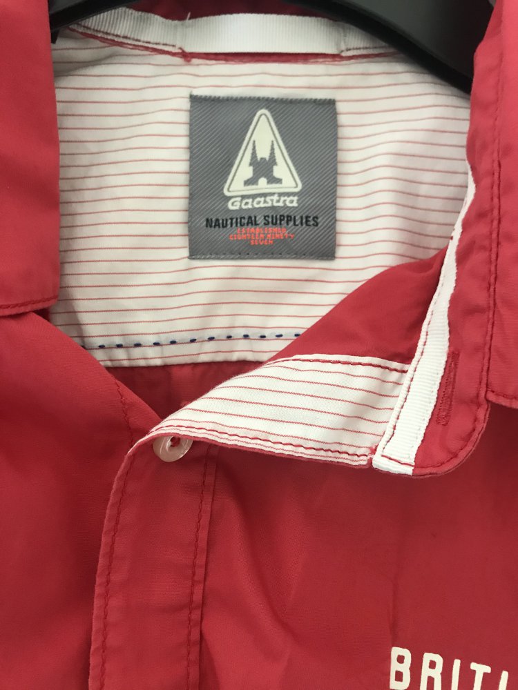 Rotes Kurzarm Shirt 