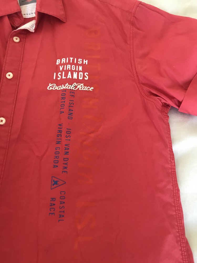 Rotes Kurzarm Shirt 