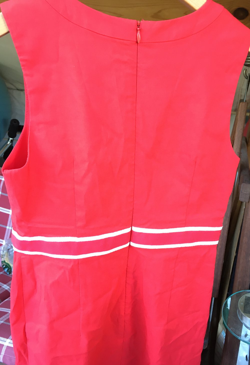 rotes Kleid