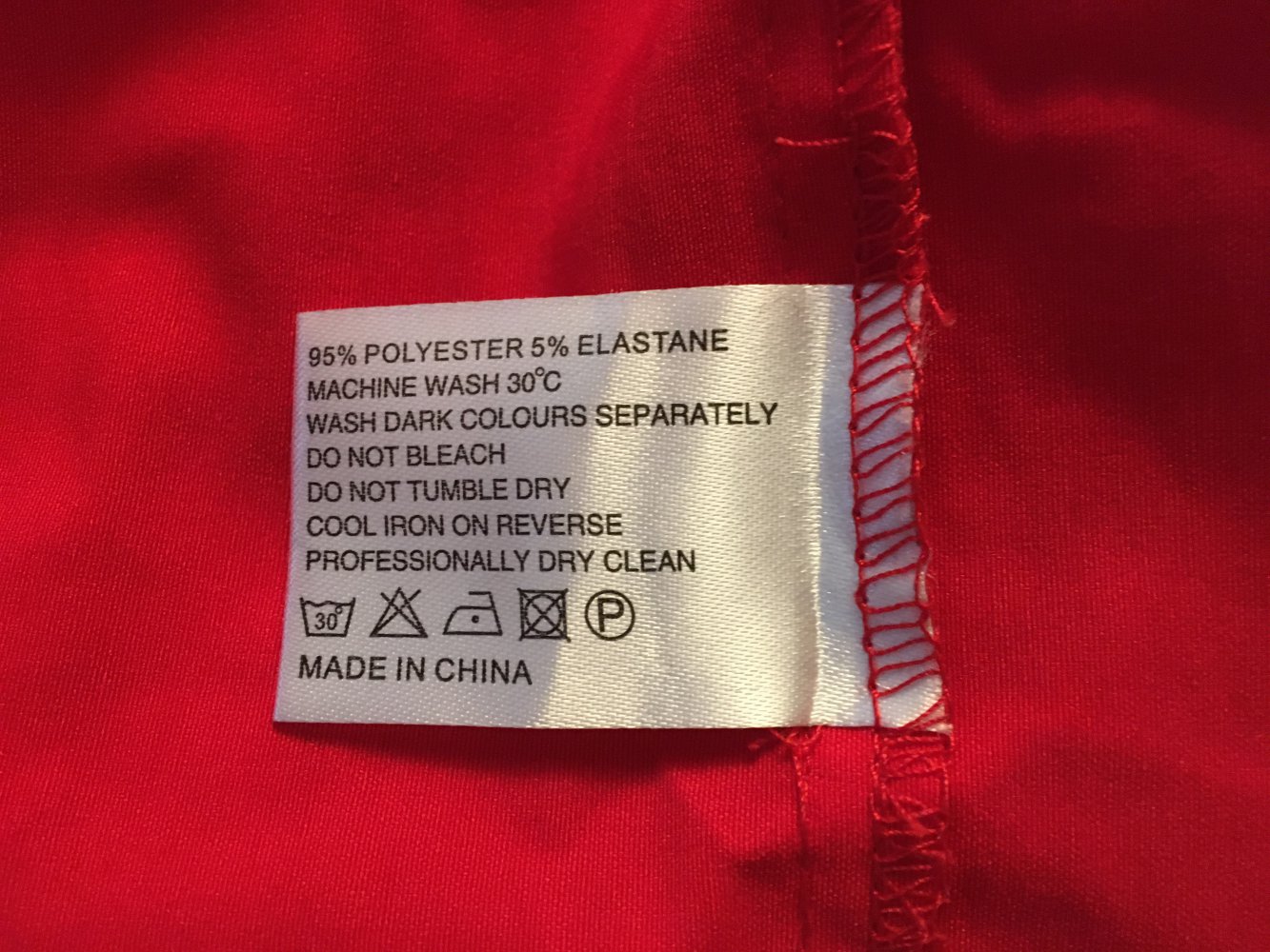 rotes Kleid