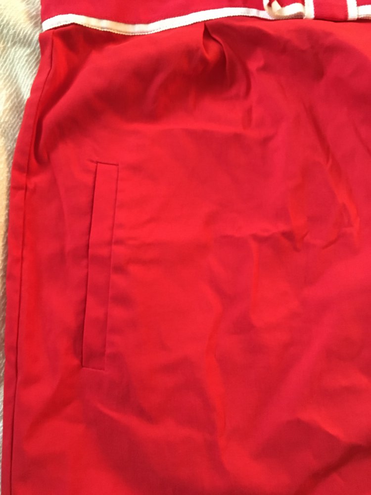 rotes Kleid