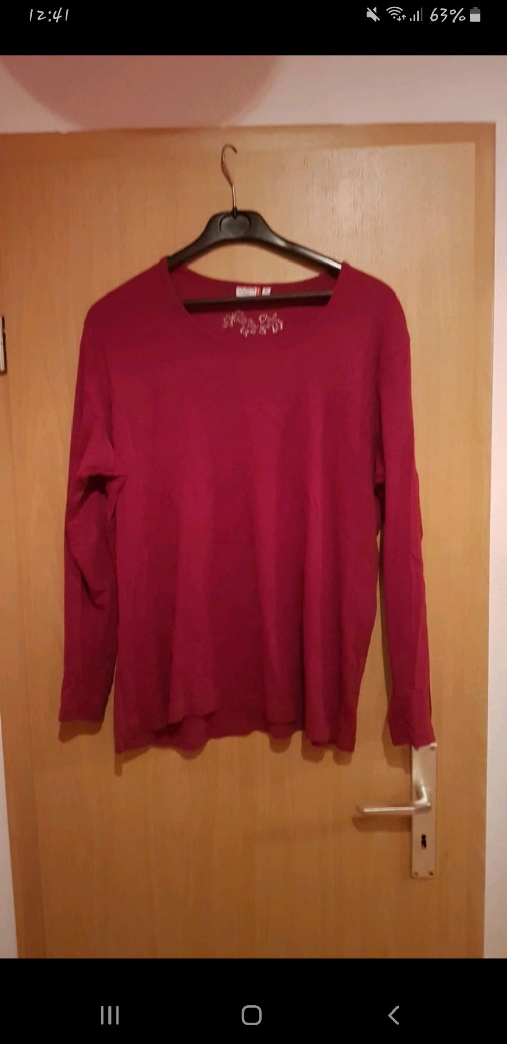Weinroter Pullover 