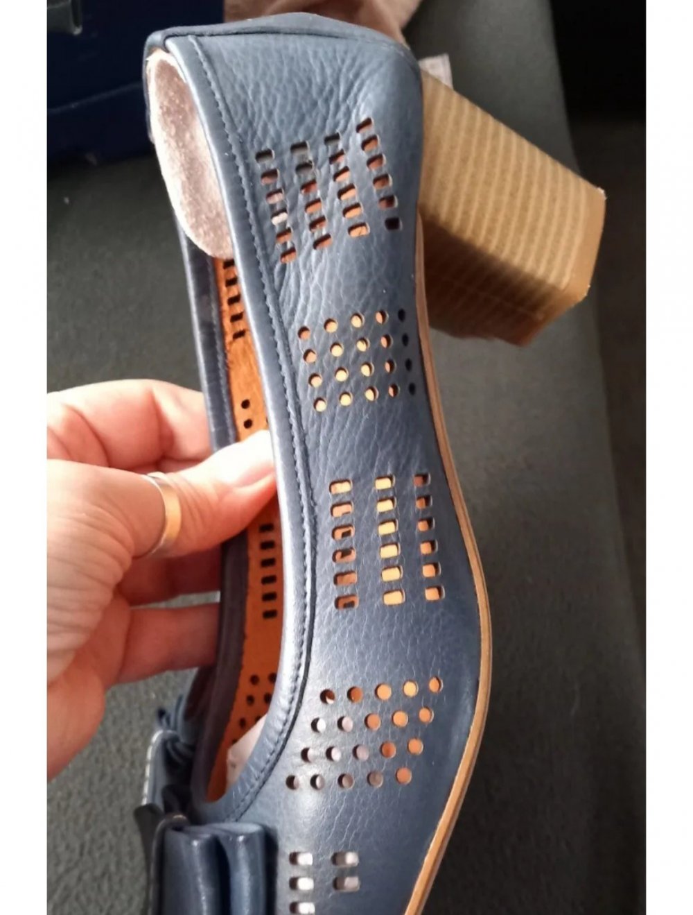 Blaue Pumps