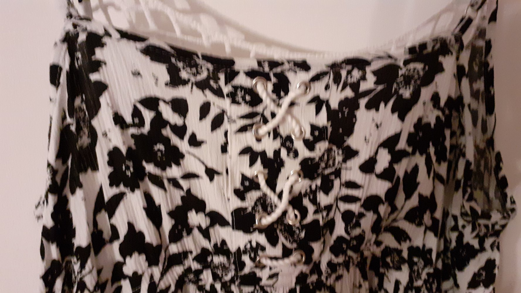 Sommerkleid oder Strandkleid mit Spaghettiträger schwarz weiß