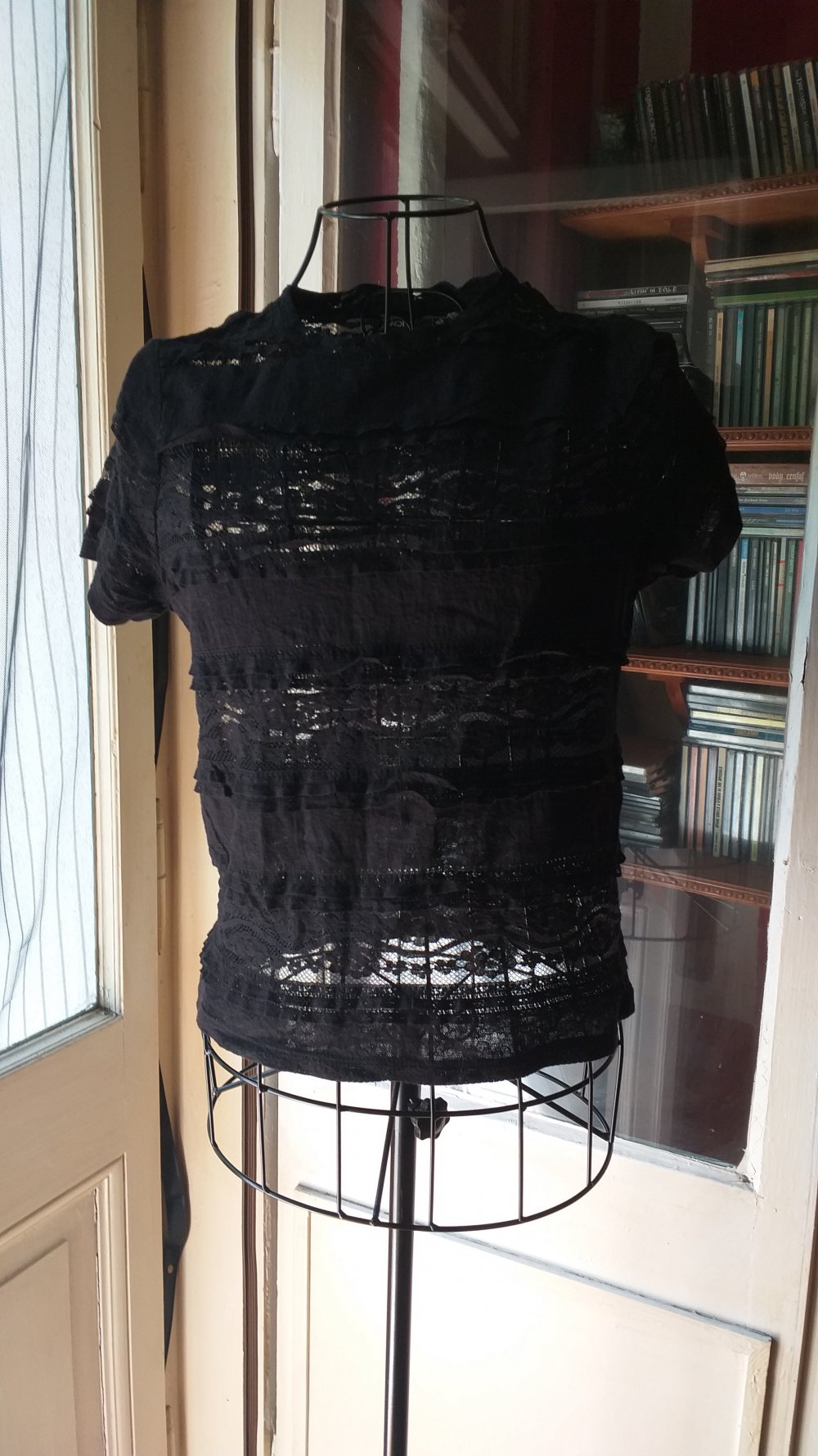 Monki Spitzenshirt