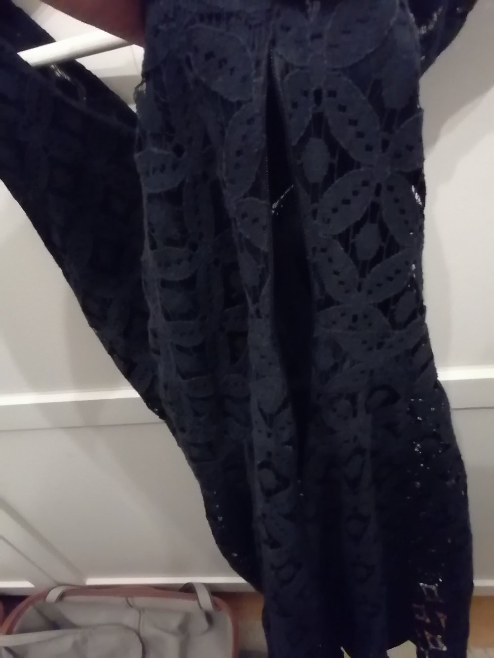 Dunkelblaues Spitzenkleid, ohne Ärmel, A- Linie