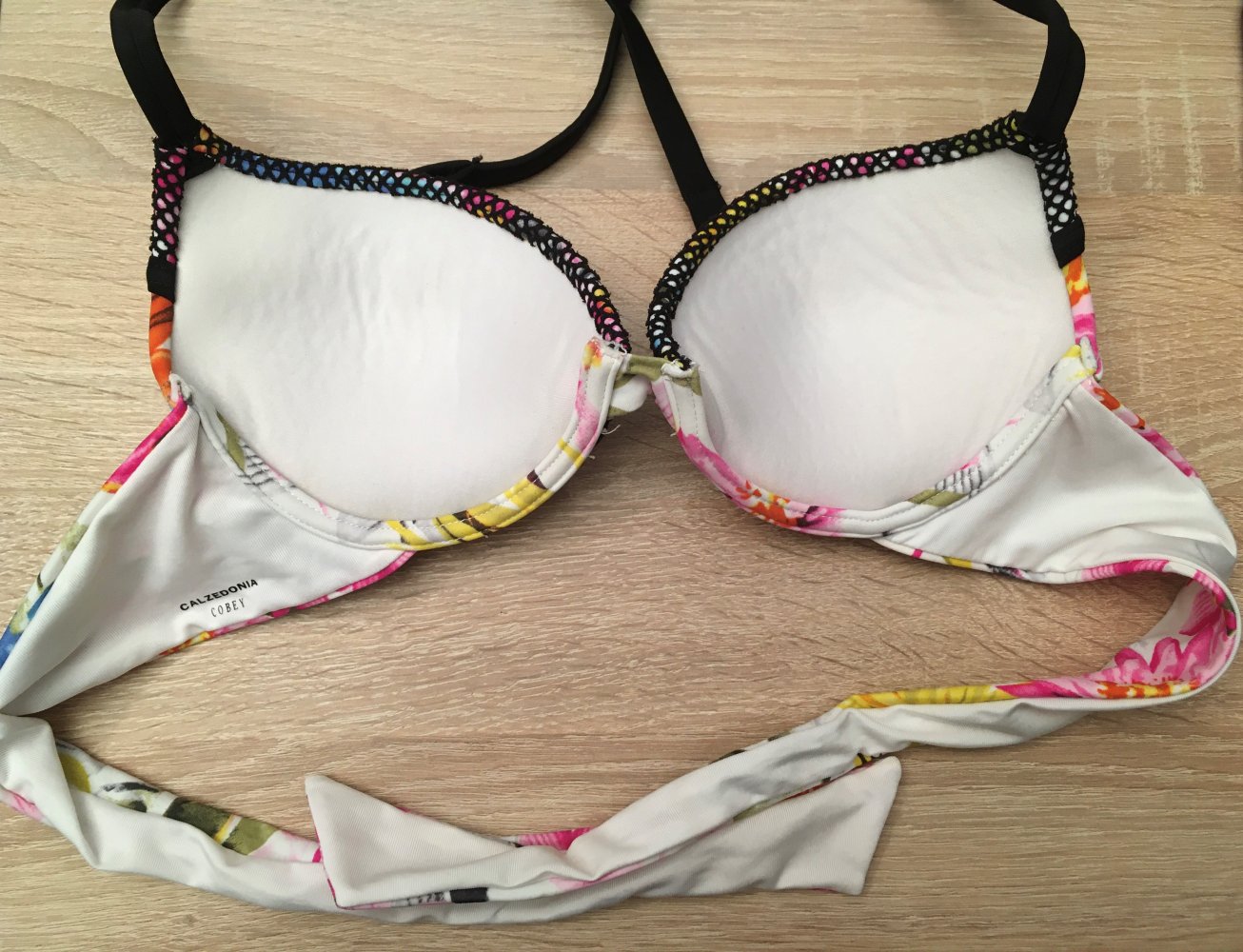 Calzedonia Bikini Neckholder Top Oberteil Cobey Wattiert Push Up Blumen print bunt schwarz weiß, Gr. 2 bzw. 70A - 85B