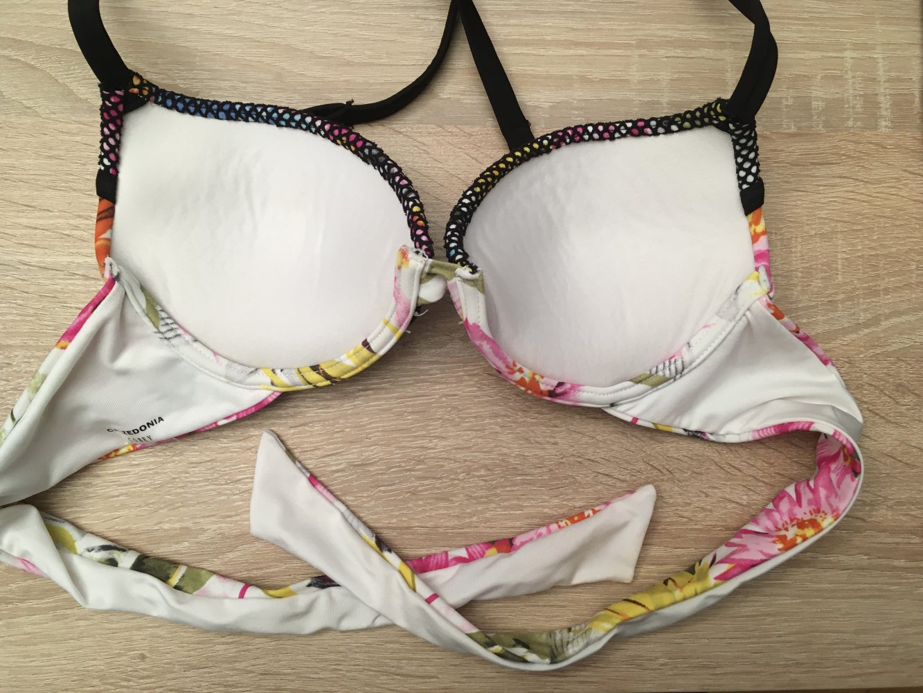 Calzedonia Bikini Neckholder Top Oberteil Cobey Wattiert Push Up Blumen print bunt schwarz weiß, Gr. 2 bzw. 70A - 85B
