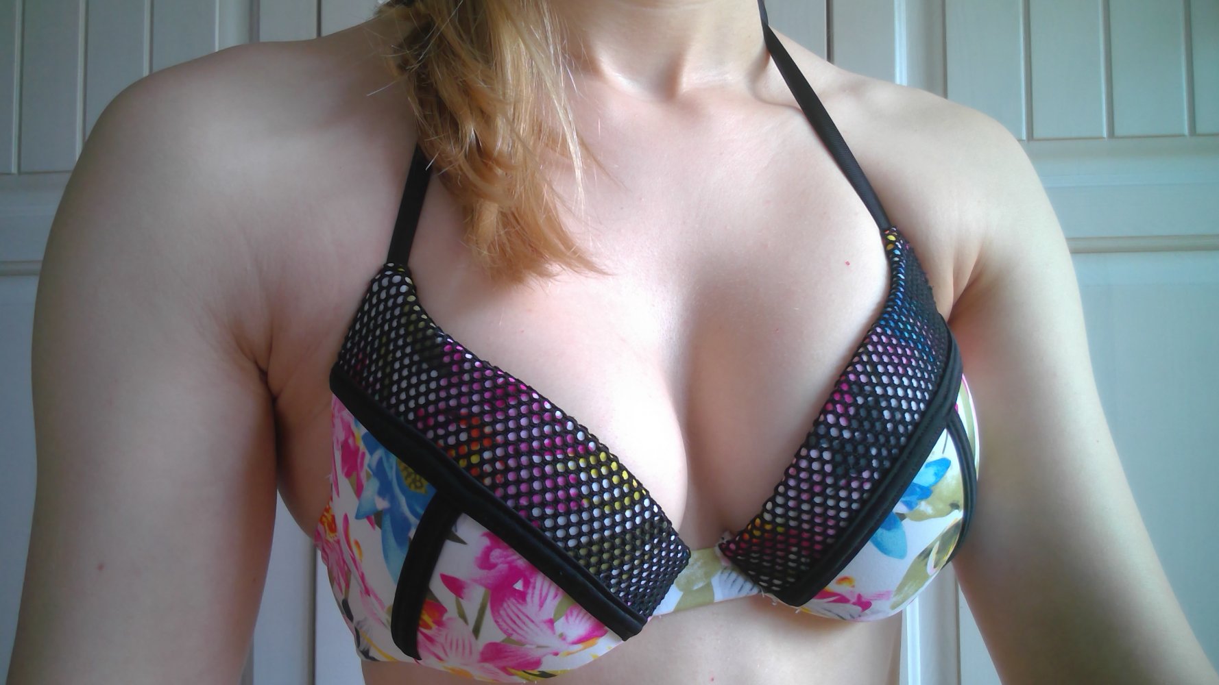 Calzedonia Bikini Neckholder Top Oberteil Cobey Wattiert Push Up Blumen print bunt schwarz weiß, Gr. 2 bzw. 70A - 85B